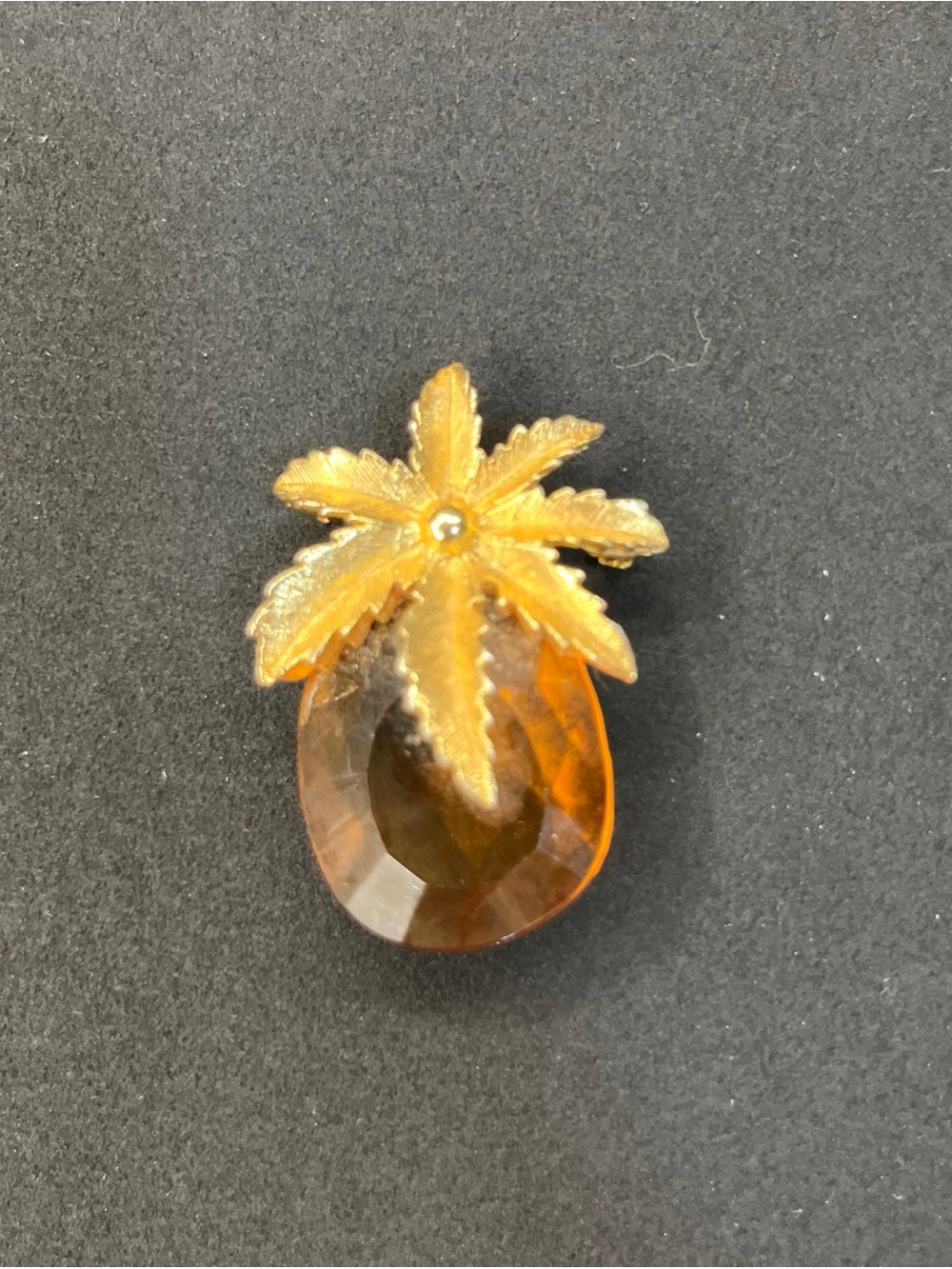Sarah Coventry Autumn Haze Pineapple Brooch Amber Glass Gold Tone Vintage 1964
